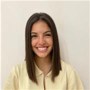 Laureata in lettere classiche e prossima alla laurea magistrale in linguistica moderna impartisce lezioni di letteratura italiana